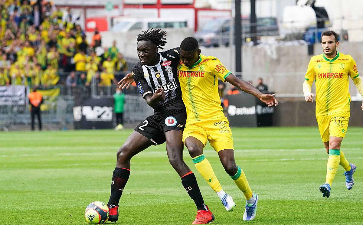 尤文图斯中前场连环失守，需加强防守