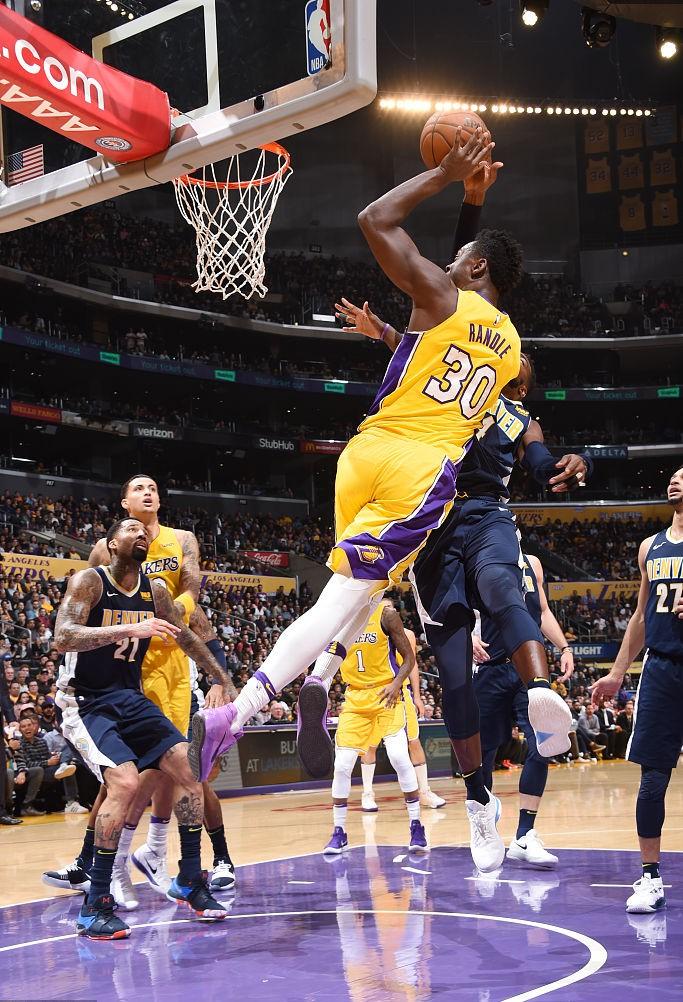 湖人团结一致重振旗鼓取得关键胜利