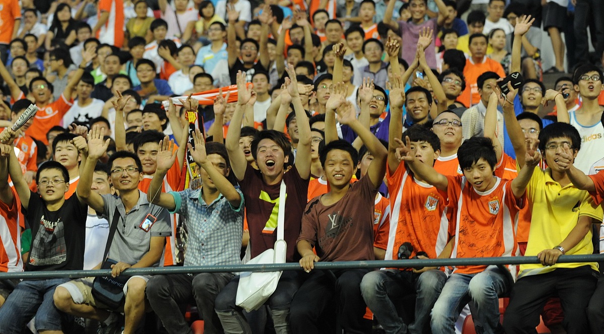 争夺激烈！顶尖球队争霸绿茵场