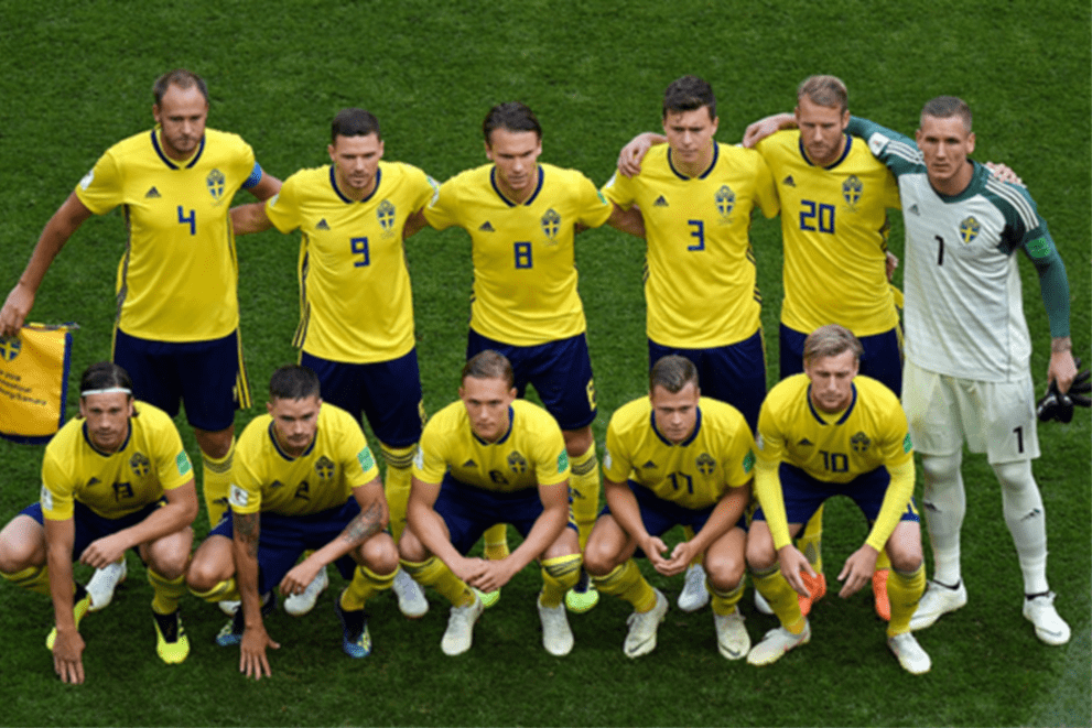 包含瑞典队实现惊险逆转晋级欧洲冠军杯的词条