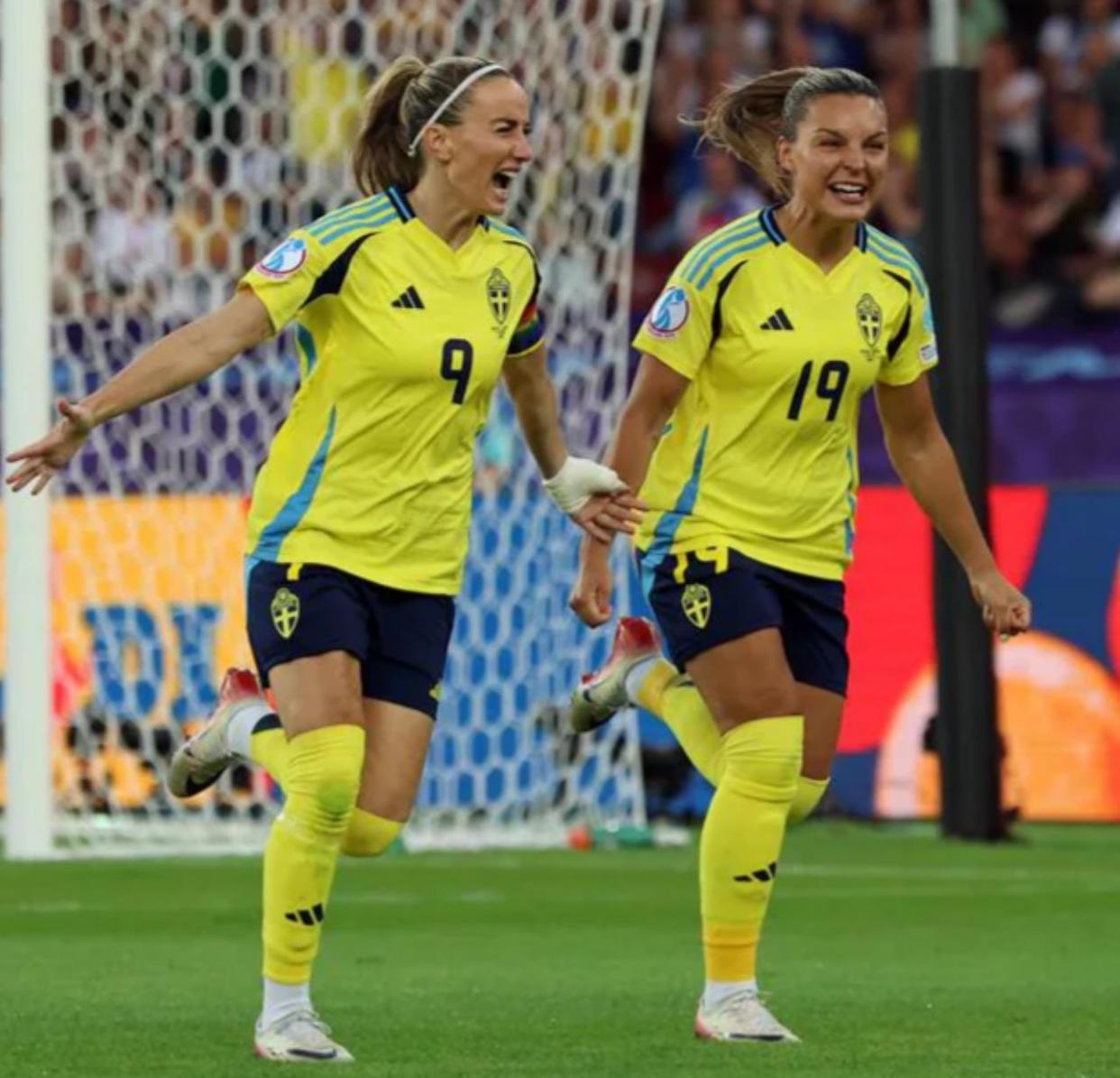 英格兰队在比赛中击败瑞典队，晋级